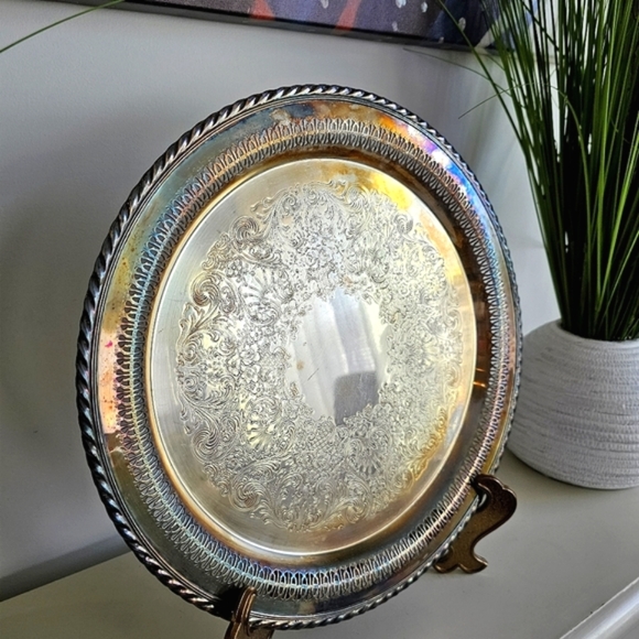 Antique WM Rogers Silver Plate Round Tray 4172, Round Serving Tray, Aged Patina - Picture 6 of 15